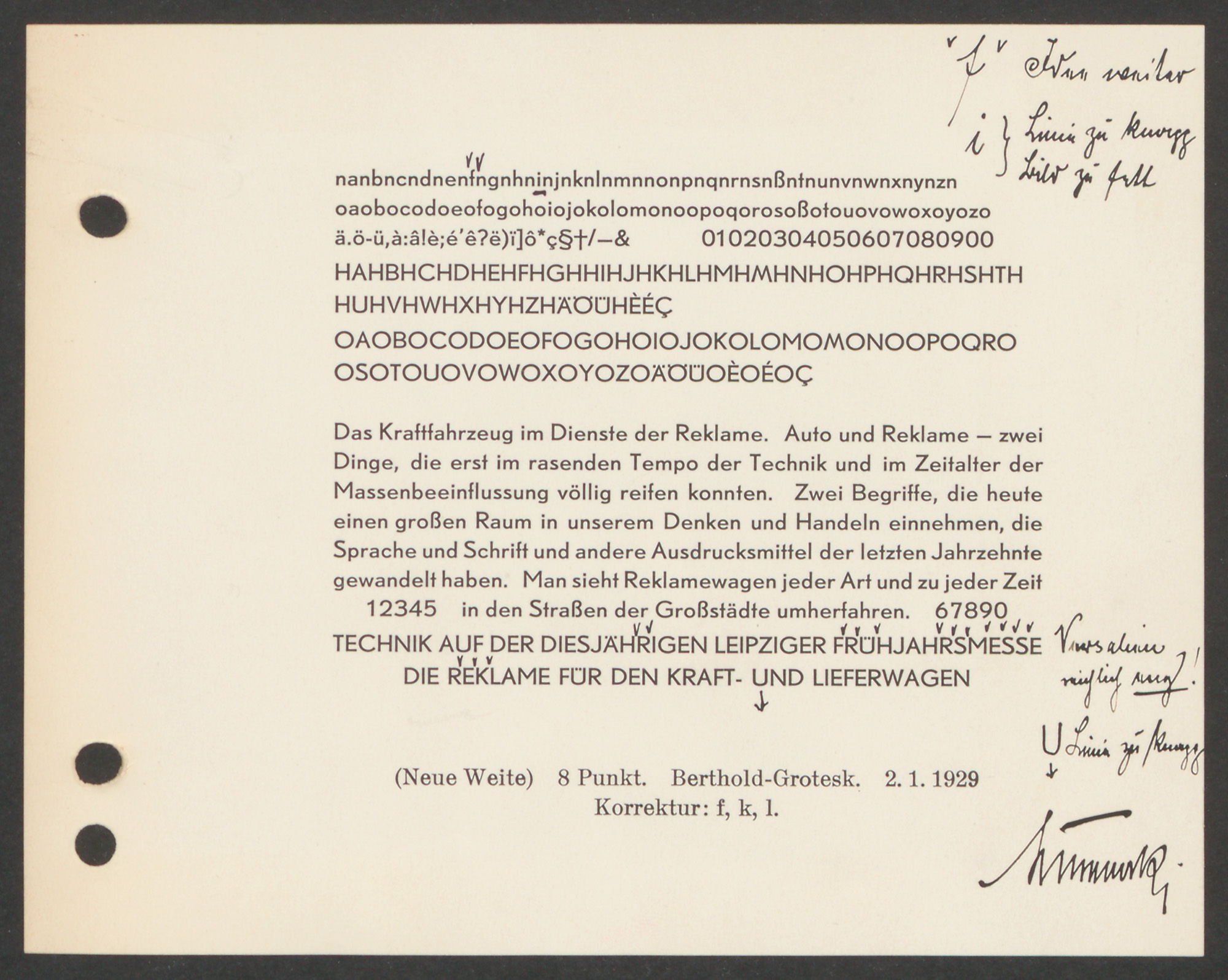 Typografischer Probeabzug einer 8-Punkt-Berthold-Grotesk vom 2.1.1929 mit Mustertext zu „Auto und Reklame“, Buchstabenfolgen und handschriftlichen Korrekturen am Rand.