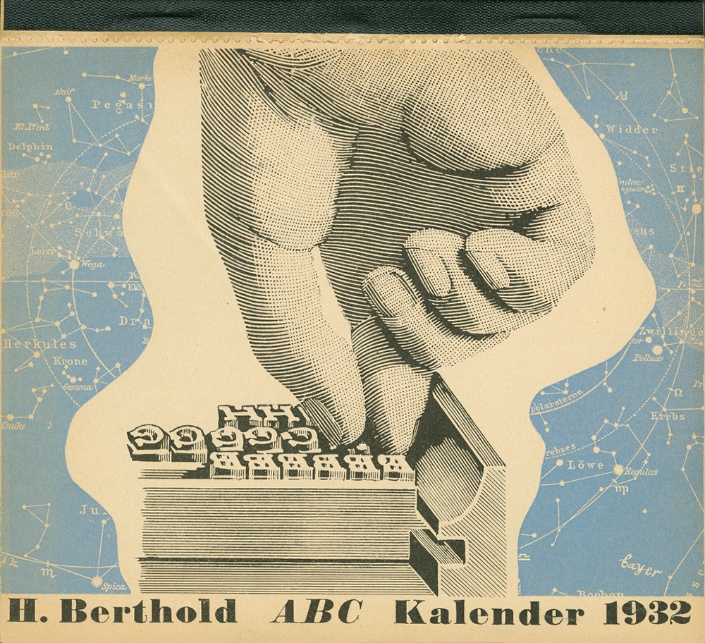 Titelblatt eines Kalenders, darauf eine Illustration: Eine Hand greift sich von oben eine metallene Druck-Type. Vor blauem Hintergrund mit Sternzeichen.