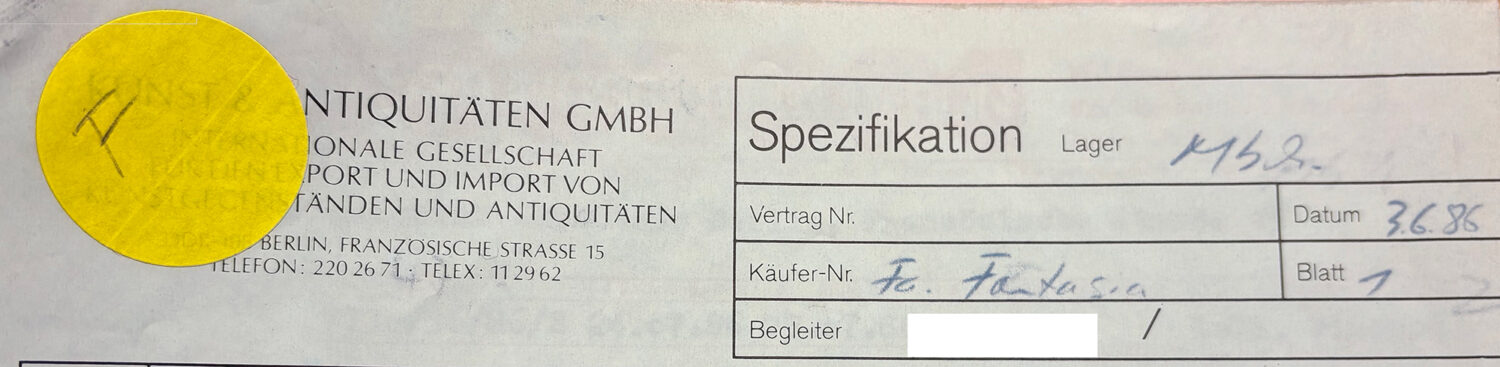 Formular „Spezifikation“ einer Antiquitätenfirma mit handschriftlichen Angaben zu Lager, Datum und Käufer-Nr.
